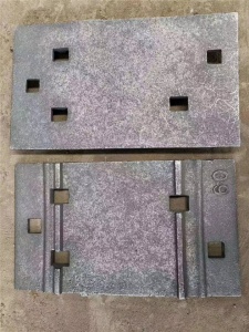 鐵墊板